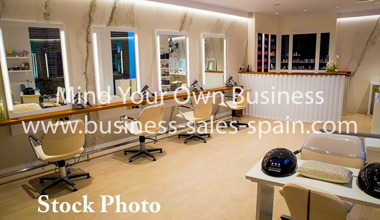 interior-peluqueria-denia-the-reference-studio-766x511