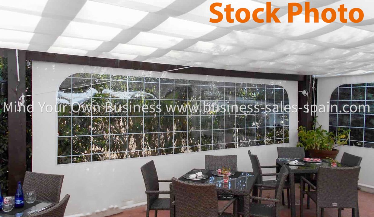 toldos-telon-con-ventana_5d8cdb4cc9d6d