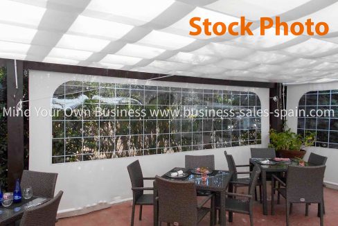 toldos-telon-con-ventana_5d8cdb4cc9d6d