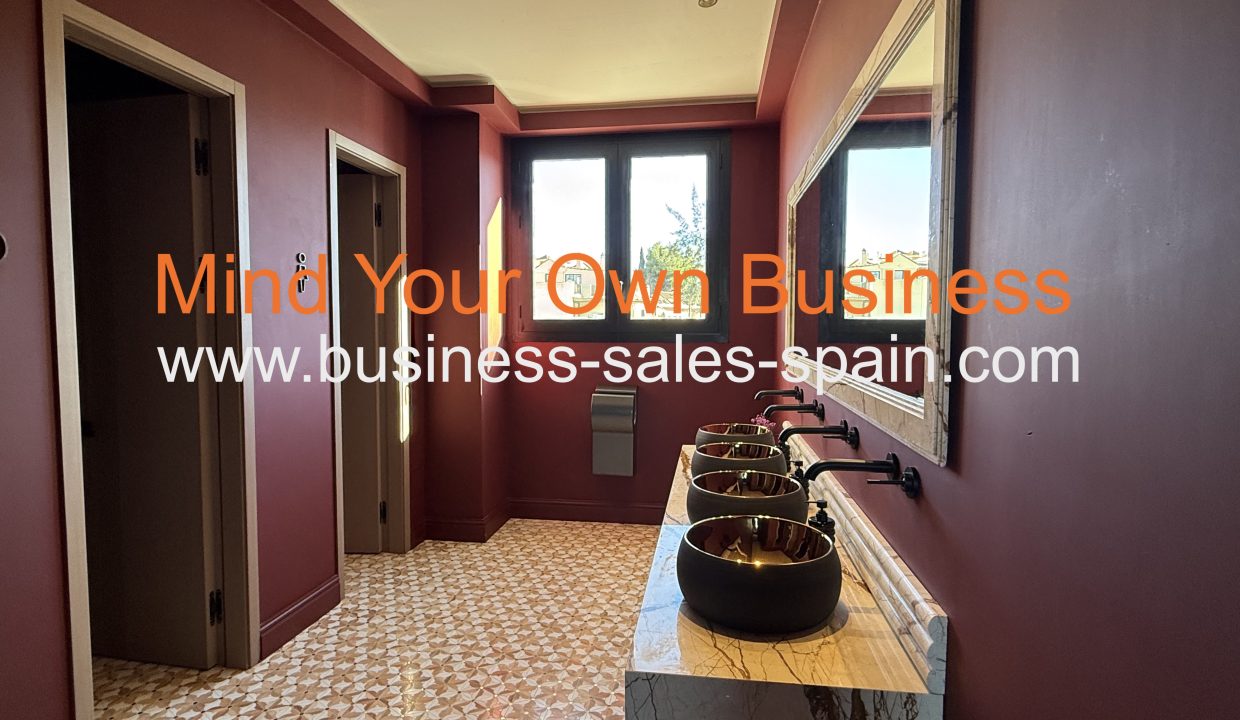 09. Bathroom entrance