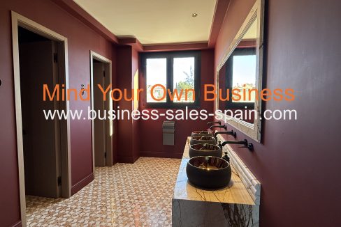 09. Bathroom entrance