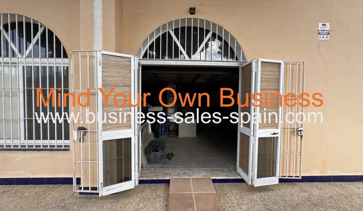 09. Entrance Storage 1 - wm