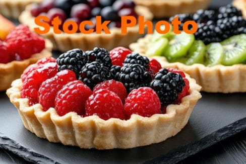 4. vecteezy_fresh-fruit-tart-with-berries-and-kiwi_74749760