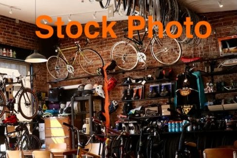02. bike shop manny-becerra